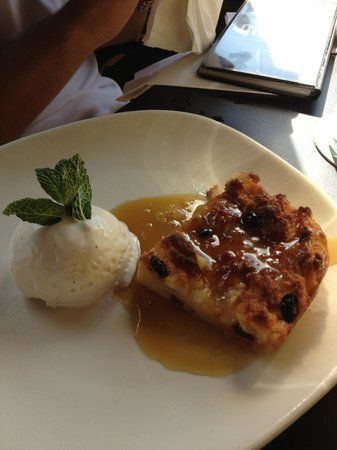 The Pub at International Plaza